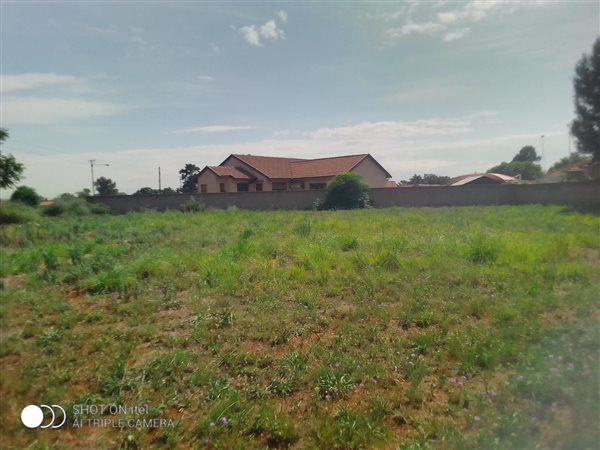 995 m² Land available in Kookrus