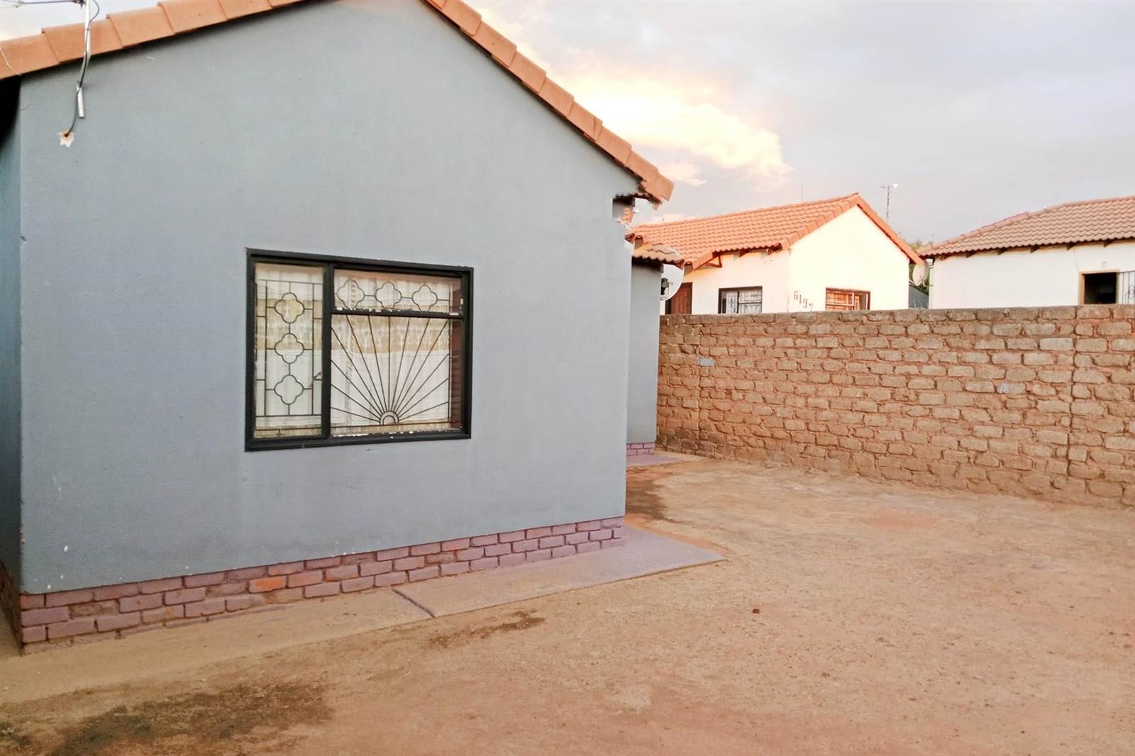 2 Bed House in Mabopane photo number 3