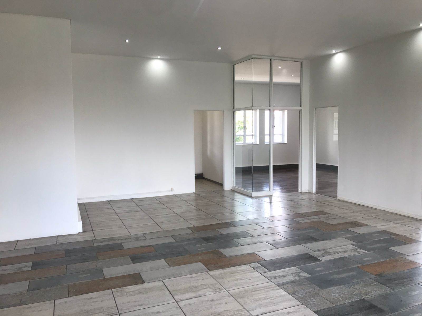 143  m² Commercial space in Bryanston photo number 2