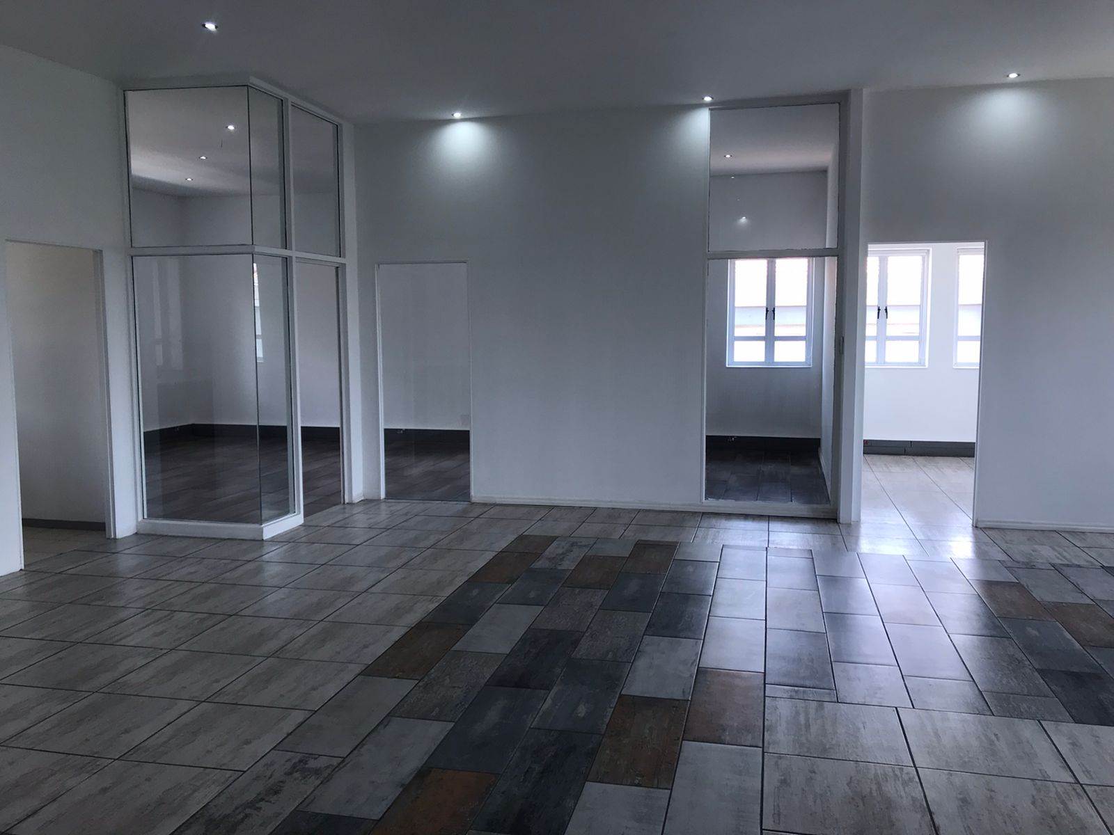 143  m² Commercial space in Bryanston photo number 1