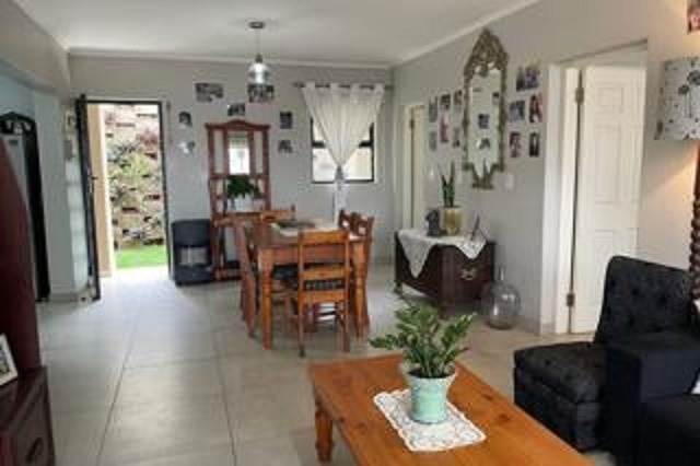 2 Bed Townhouse in Kloof photo number 8