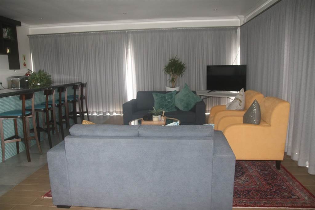 2 Bed Townhouse in Kloof photo number 29