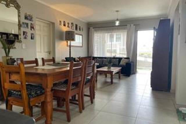 2 Bed Townhouse in Kloof photo number 4