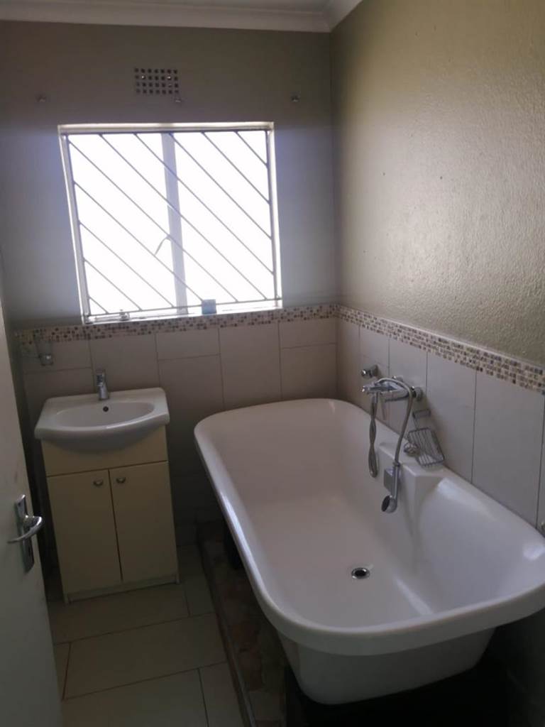 1 Bed House in Riverlea photo number 12