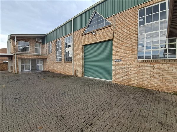 571  m² Industrial space