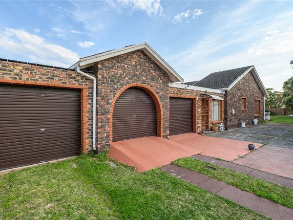 6 Bedroom House 6 Bedroom House
