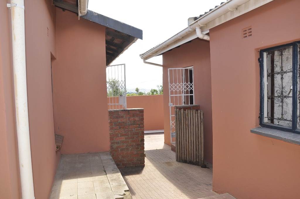 4 Bed House in Southernwood photo number 18