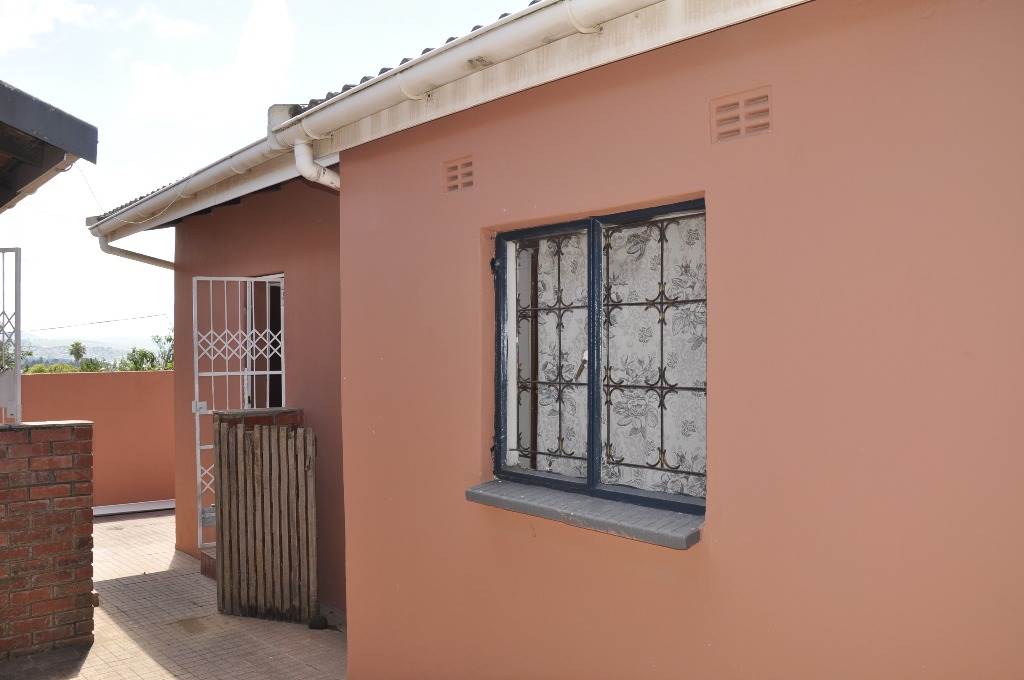 4 Bed House in Southernwood photo number 16