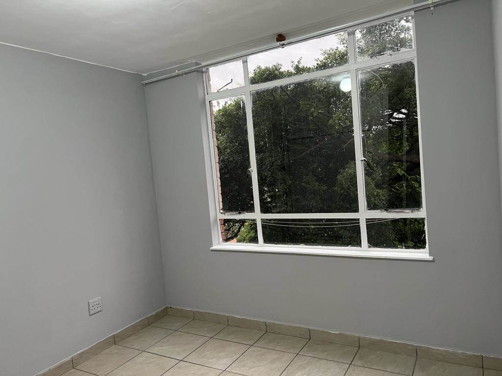 1.5 Bed Flat in Bluff photo number 5