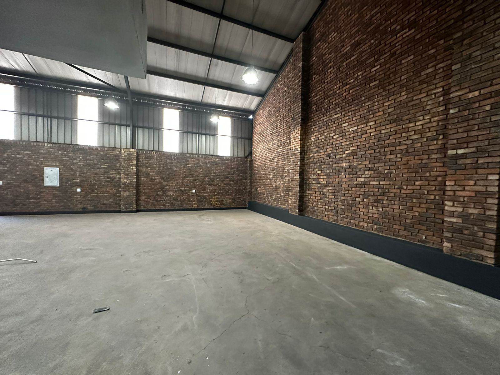 1962  m² Industrial space in Clayville photo number 14