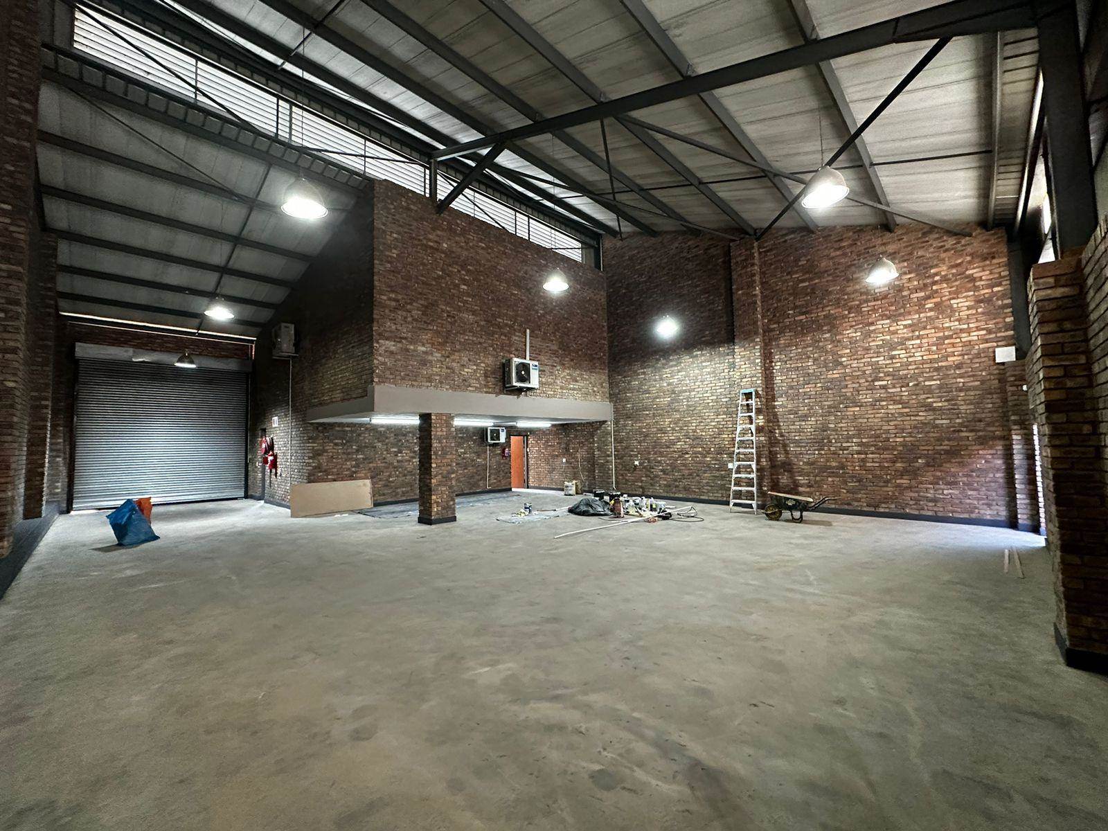 1962  m² Industrial space in Clayville photo number 12