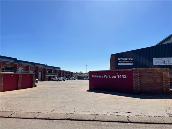 1962  m² Industrial space in Clayville