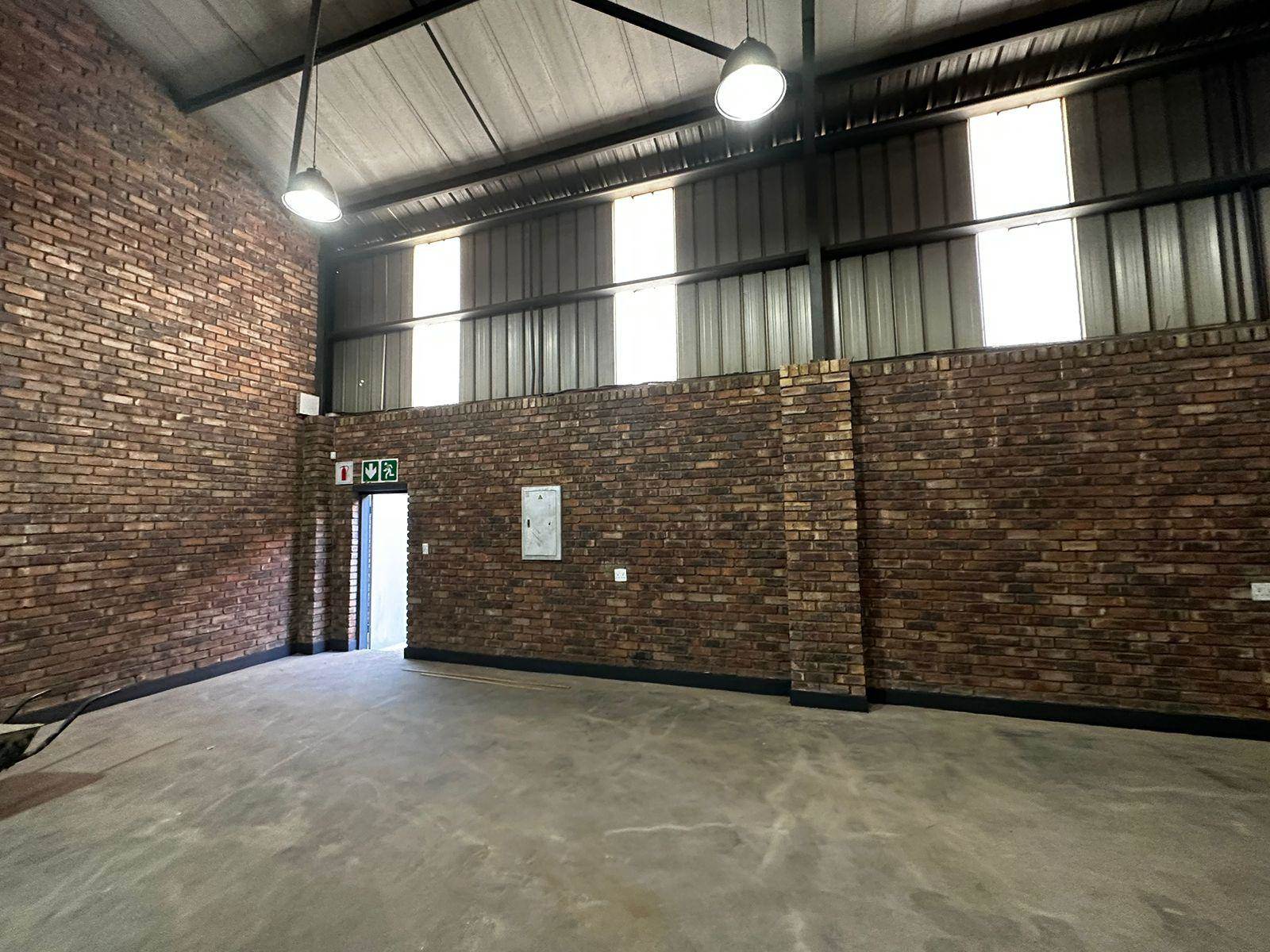 1962  m² Industrial space in Clayville photo number 13