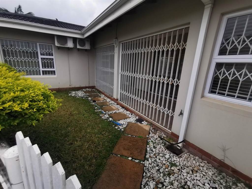 3 Bed Townhouse in Mt Edgecombe photo number 1