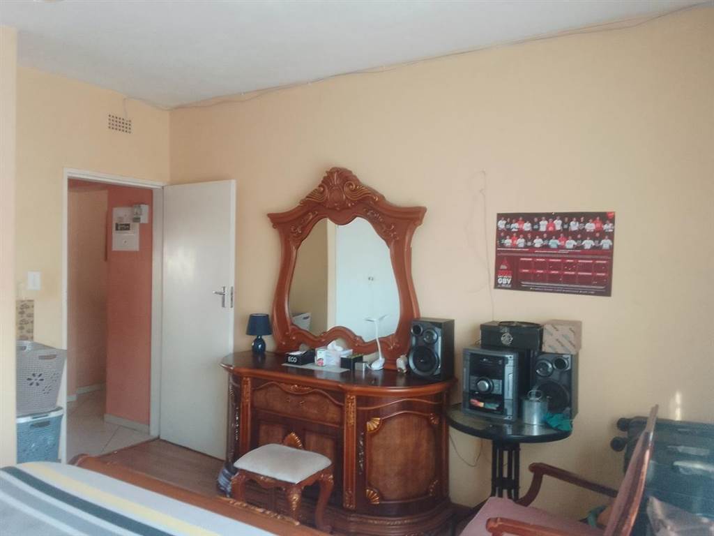 2 Bed Flat in Vereeniging Central photo number 5