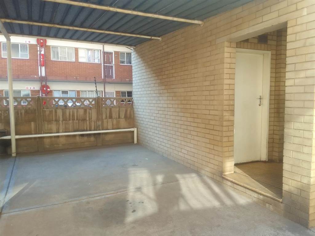2 Bed Flat in Vereeniging Central photo number 17