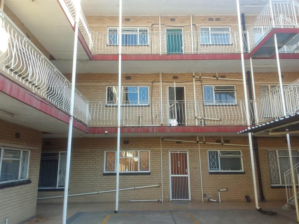 2 Bed Flat in Vereeniging Central photo number 18