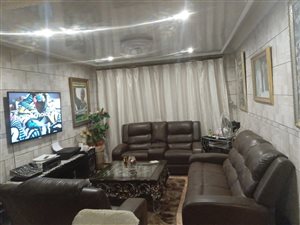3 Bed House in Golden Gardens