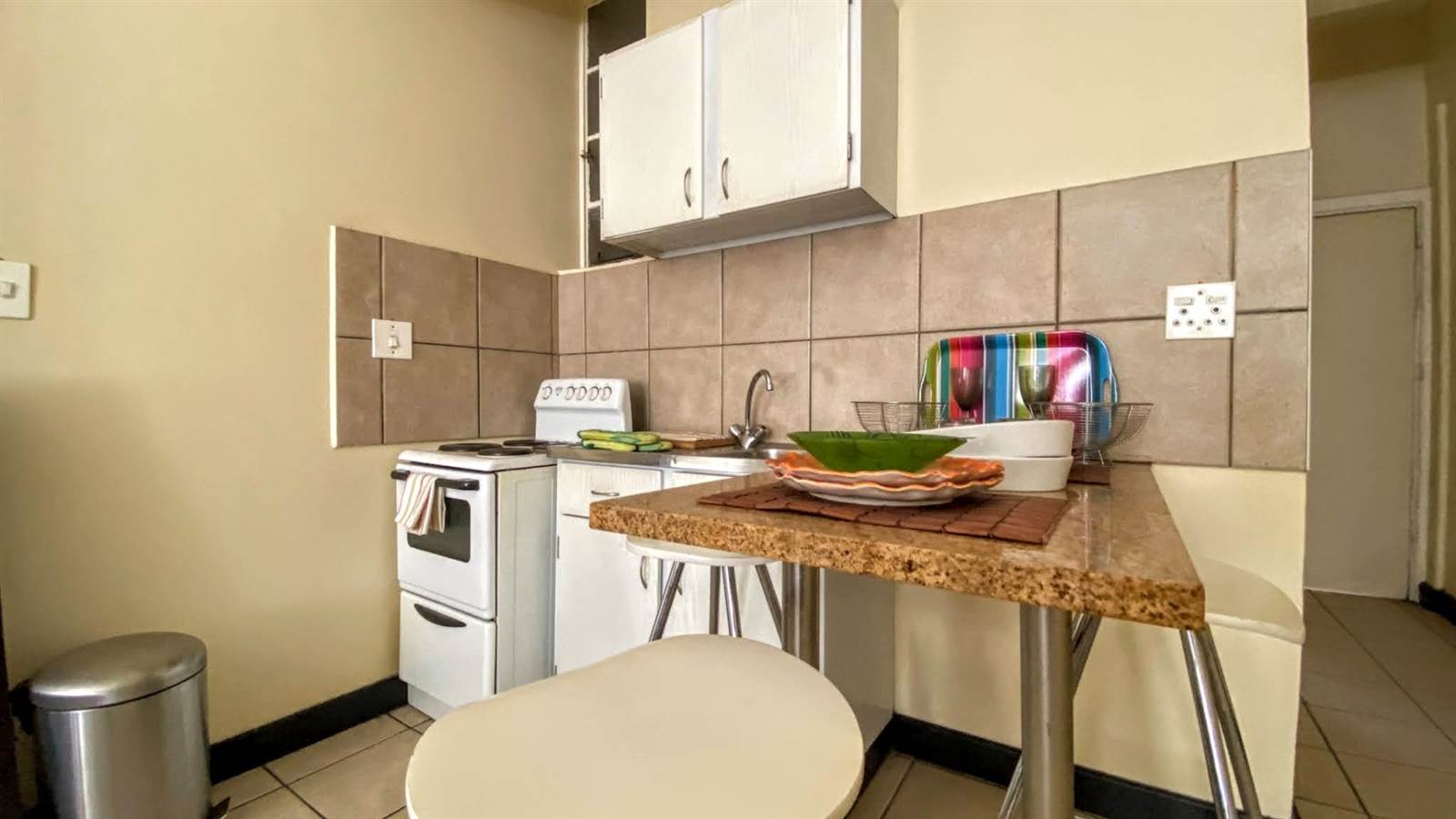 Bachelor apartment in Johannesburg Central photo number 2