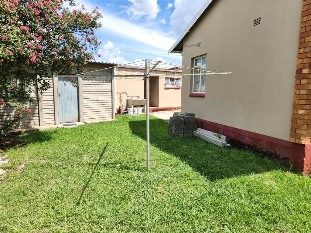 3 Bed House in Rustenburg North photo number 16