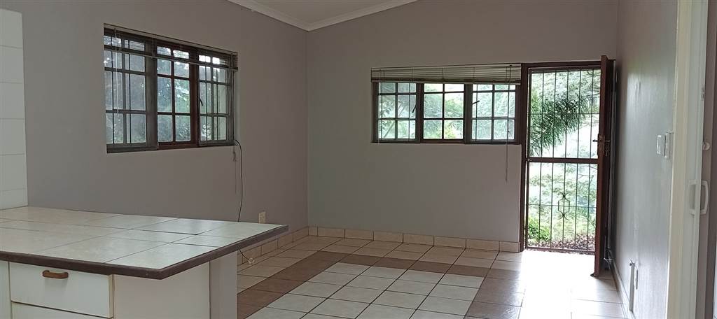 1 Bed Garden Cottage in Kloof photo number 2