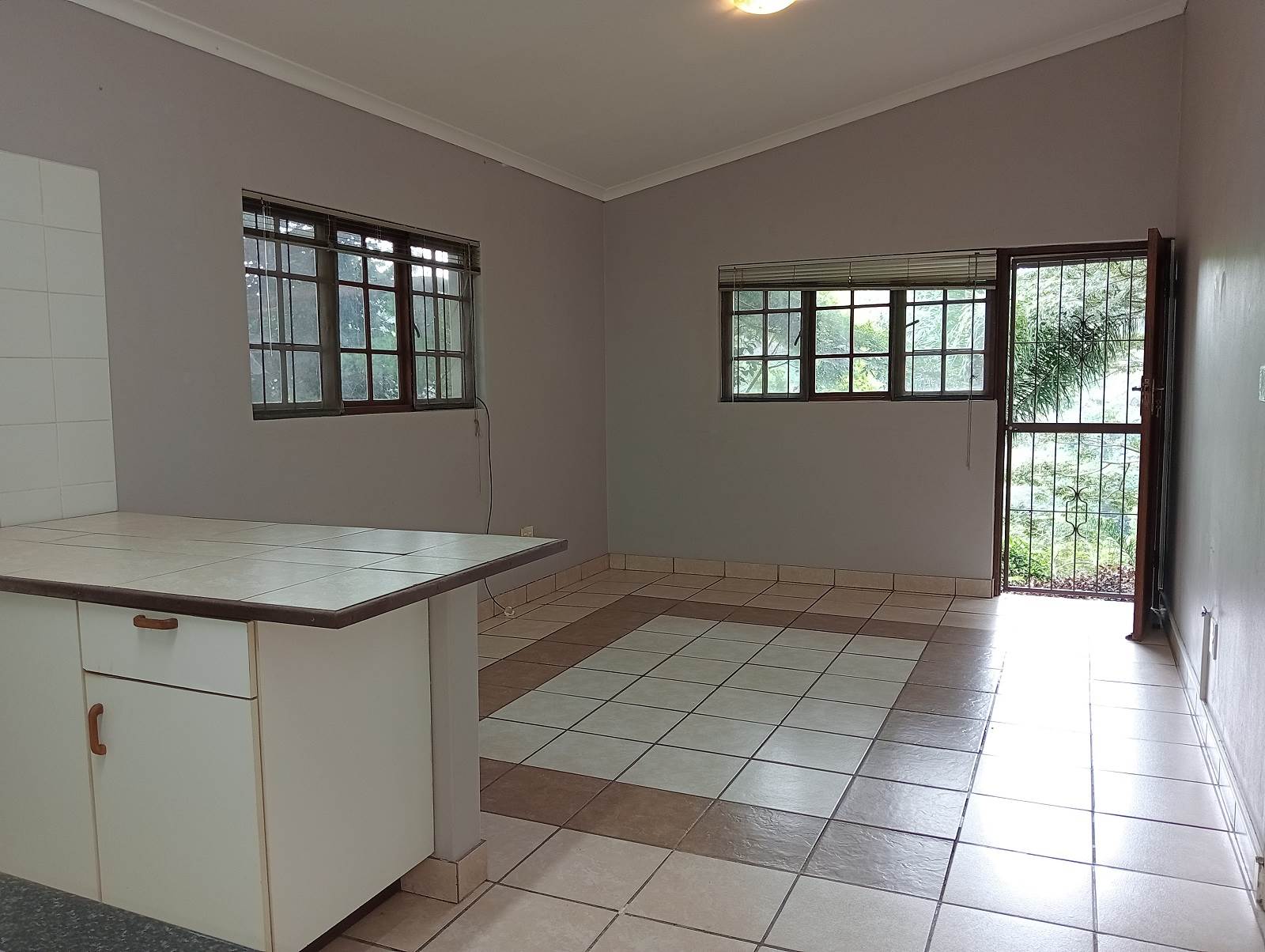 1 Bed Garden Cottage in Kloof photo number 5