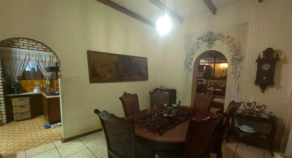 4 Bed House in Florauna photo number 11