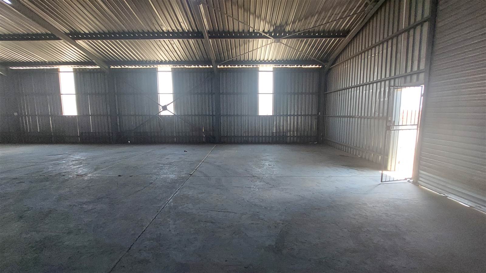 450  m² Industrial space in Pomona AH photo number 6