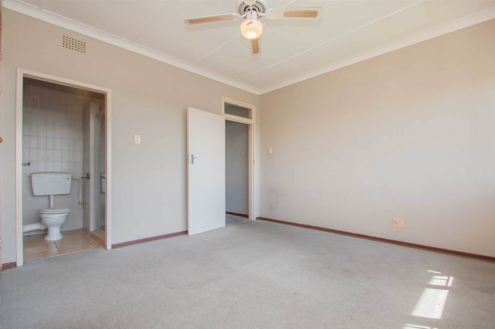 2 Bed House in Silverfields photo number 14