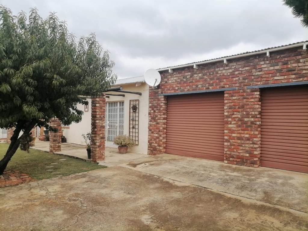 3 Bed House in Wolmaranstad photo number 1