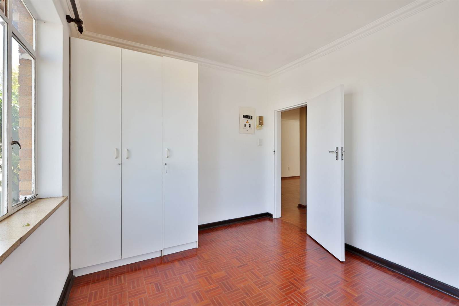 2 Bed Apartment in Craighall Park photo number 13