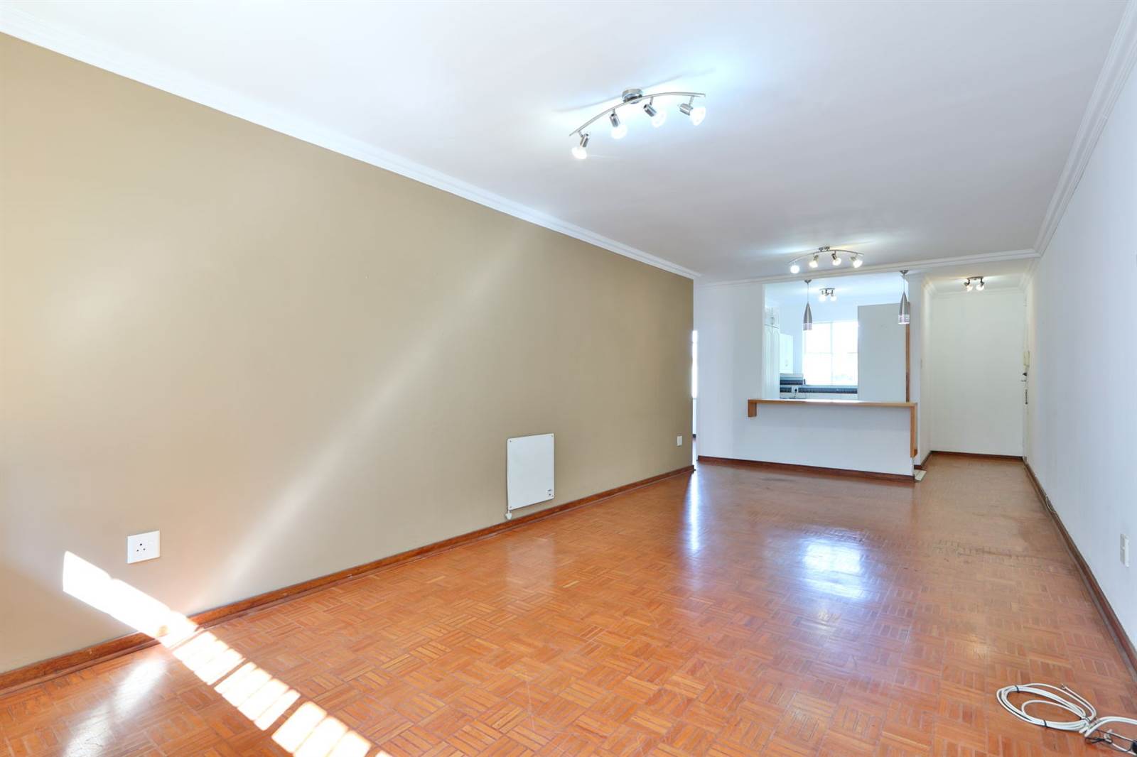 2 Bed Apartment in Craighall Park photo number 8