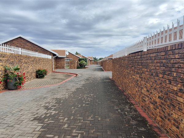 3 Bedroom Townhouse 3 Bedroom Townhouse