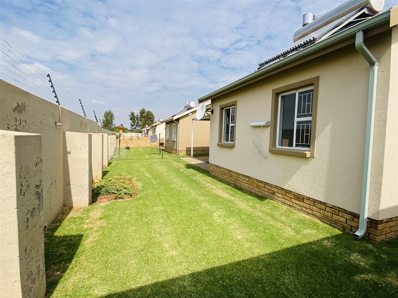 3 Bed Townhouse in Helderwyk photo number 15