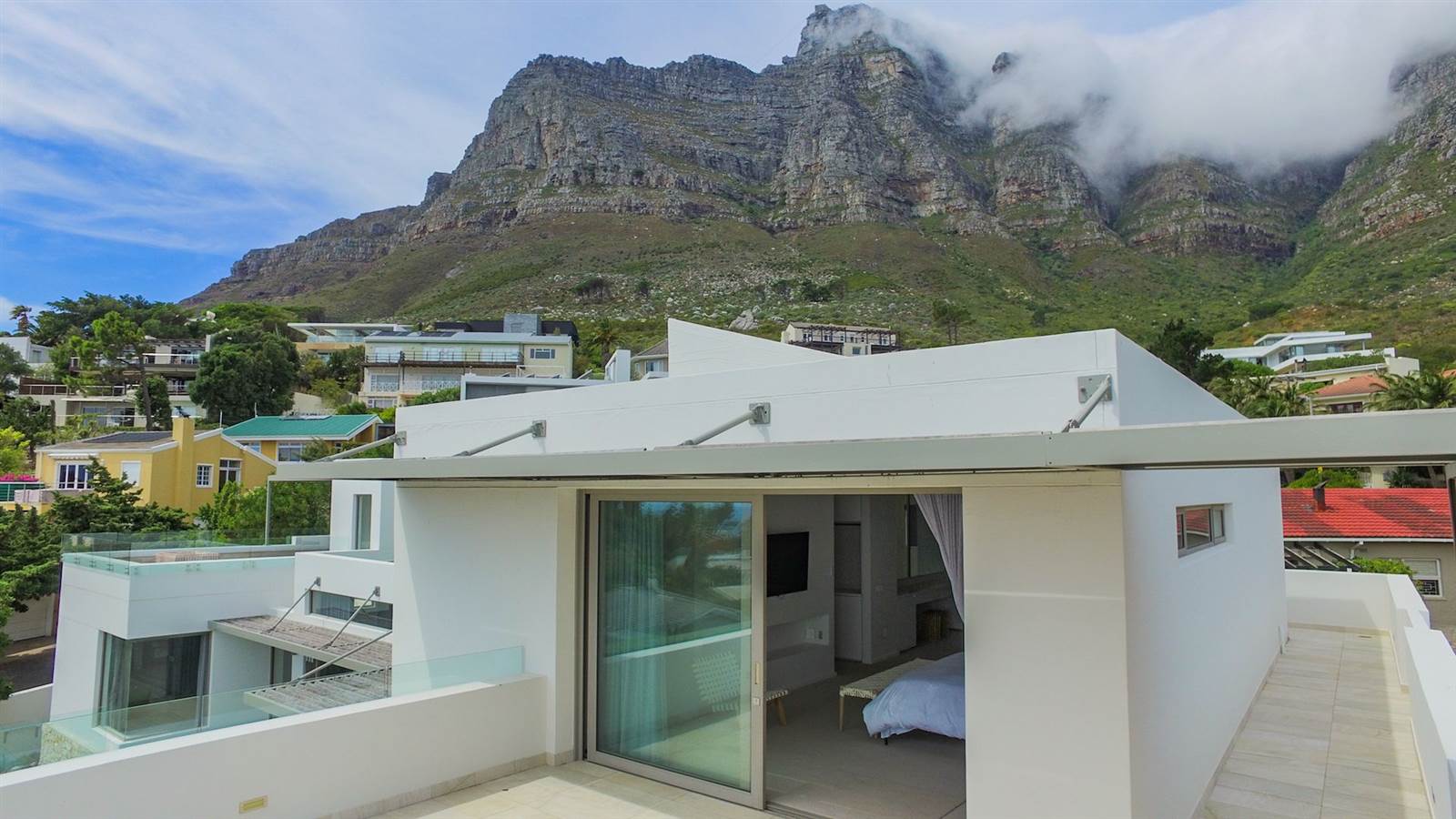 4 Bed House in Camps Bay photo number 19