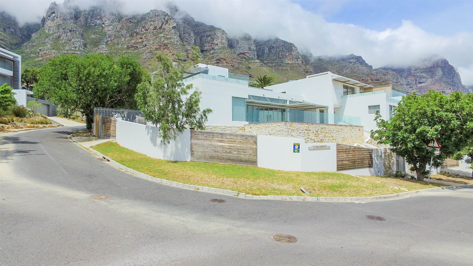 4 Bed House in Camps Bay photo number 29