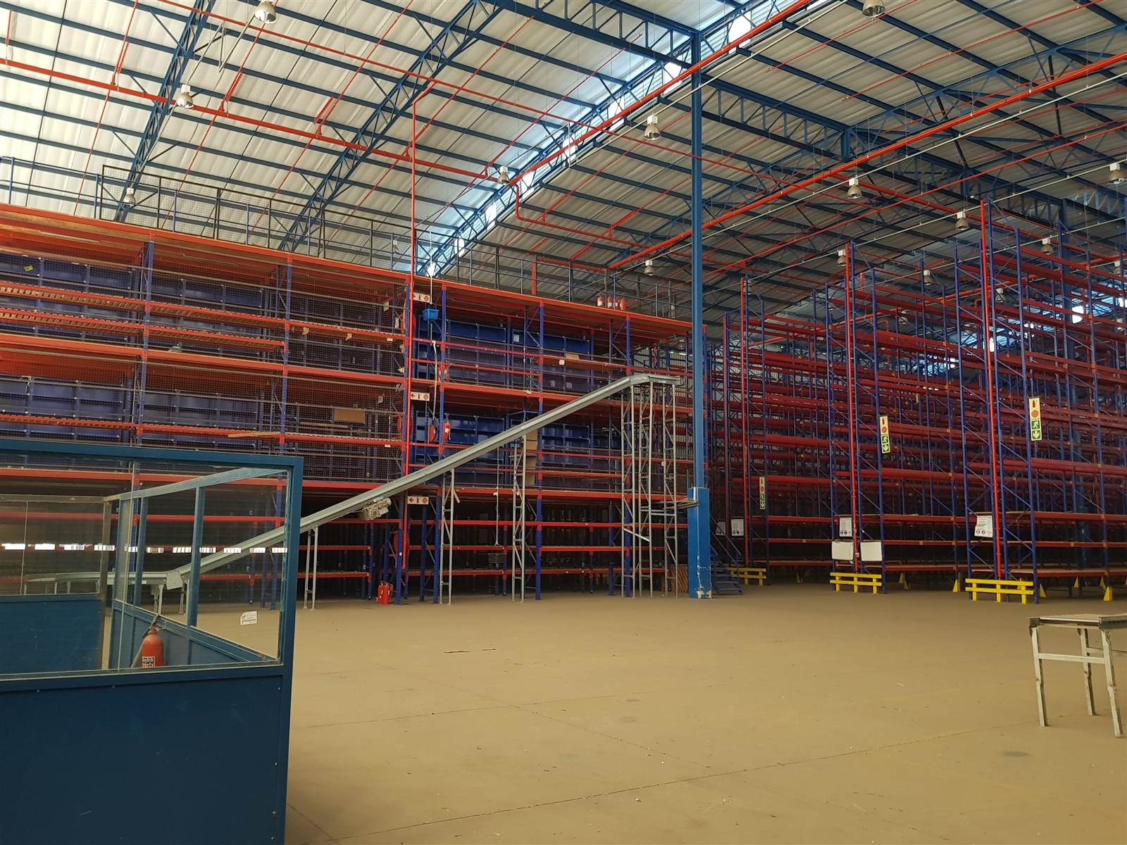 8271  m² Industrial space in Rooihuiskraal photo number 3