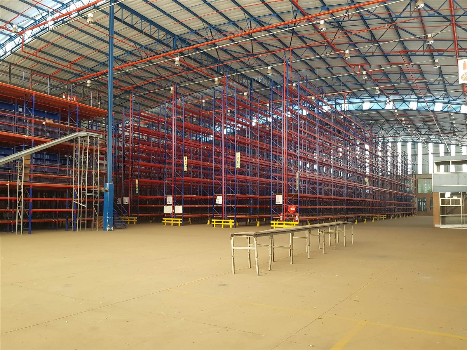 8271  m² Industrial space in Rooihuiskraal photo number 4