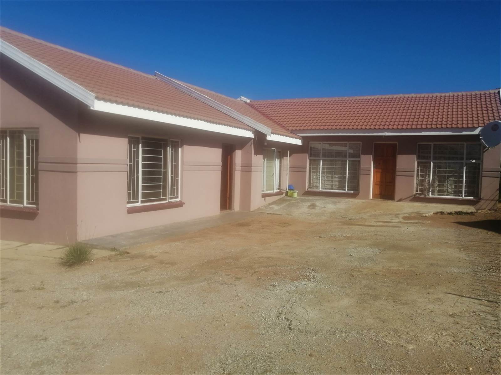 5 Bed House in Ikageng photo number 1