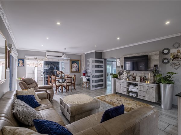 3 Bedroom Townhouse 3 Bedroom Townhouse