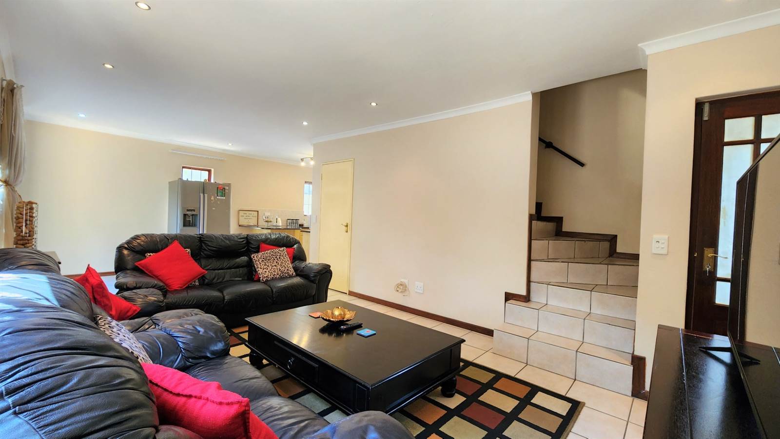 3 Bed House in Fourways photo number 3