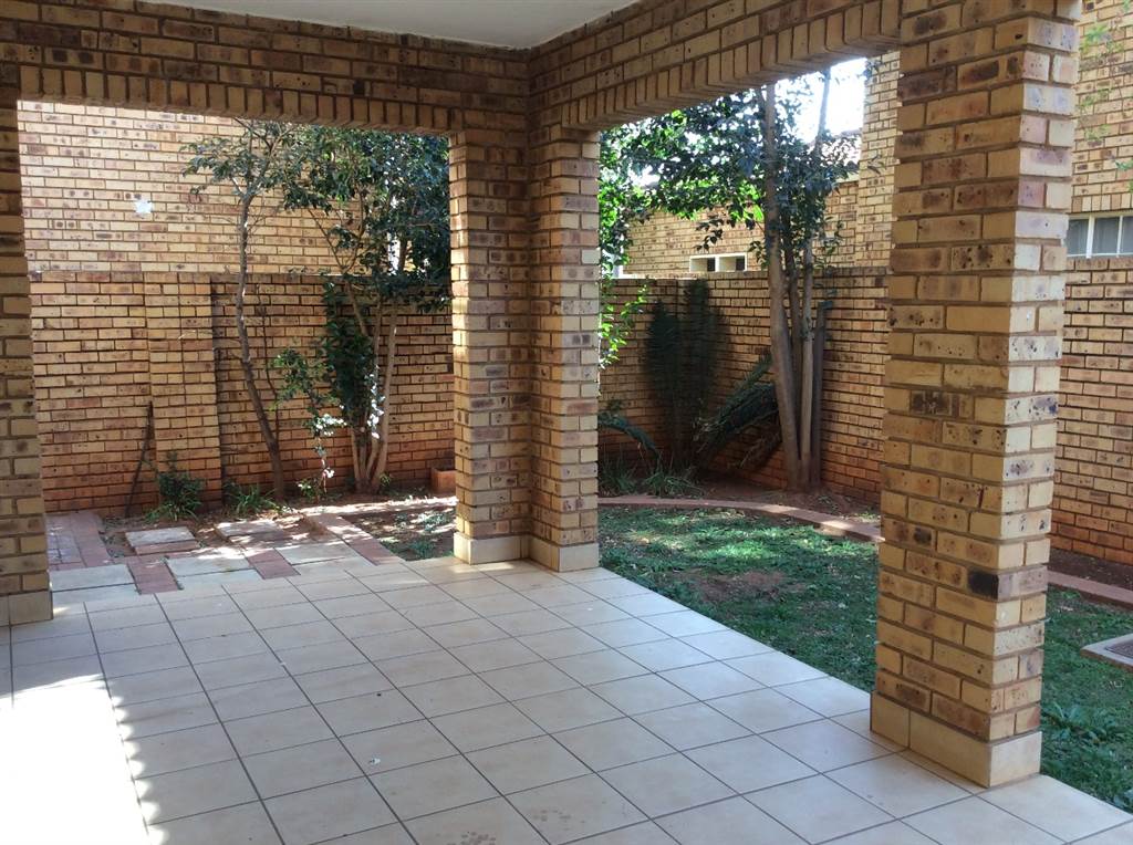 3 Bed Townhouse in Centurion Golf Estate photo number 21