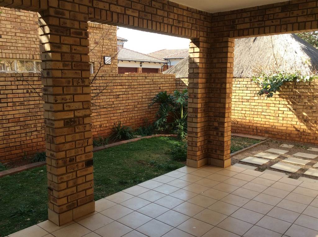 3 Bed Townhouse in Centurion Golf Estate photo number 20