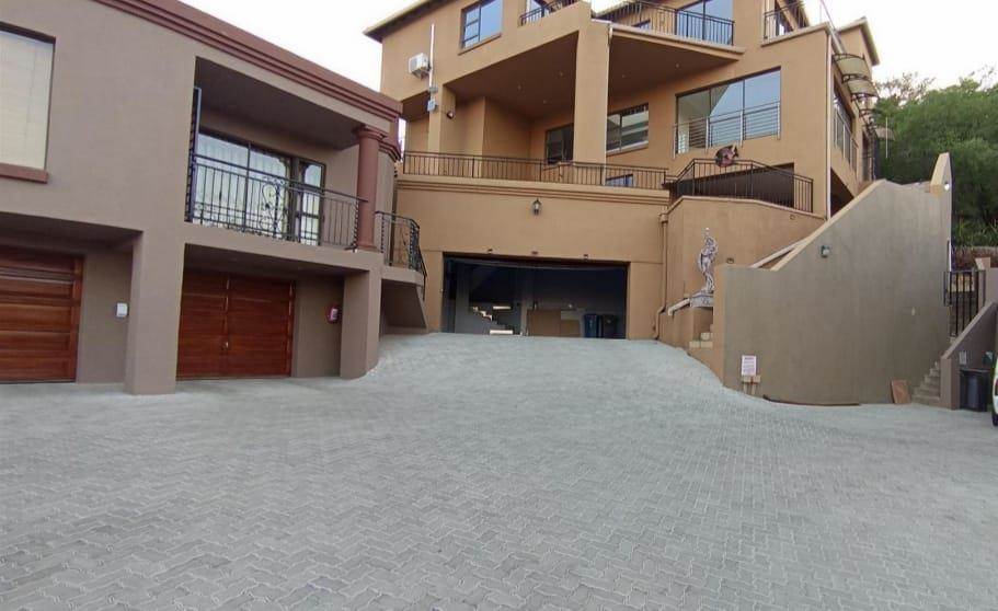 4 Bed House in Glenvista photo number 2