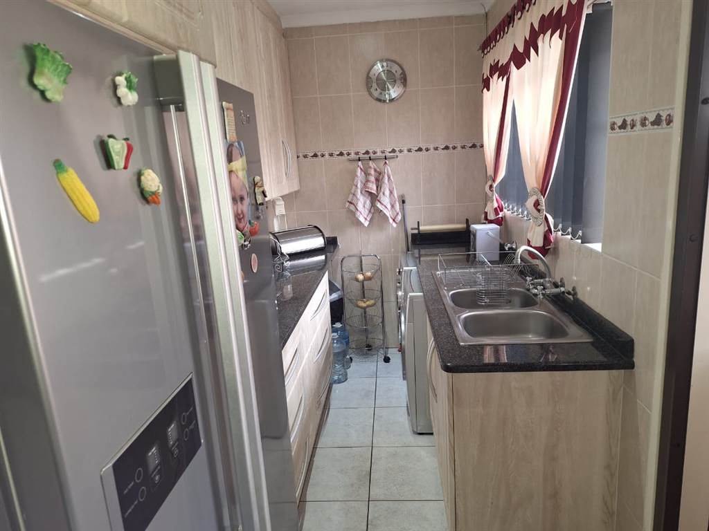 2 Bed Townhouse in Vereeniging Central photo number 7