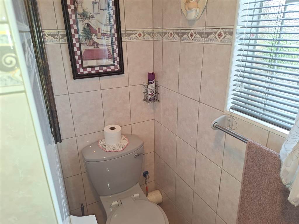 2 Bed Townhouse in Vereeniging Central photo number 5