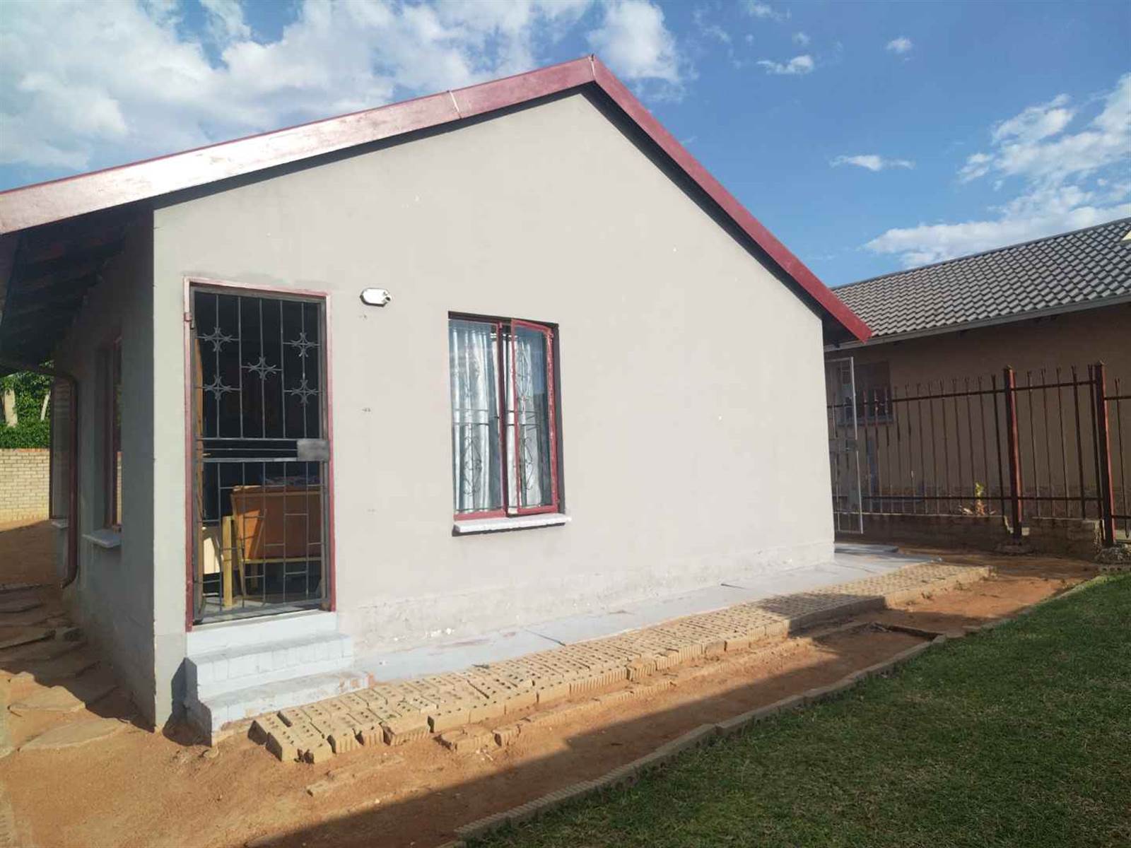 2 Bed House in Mabopane photo number 10