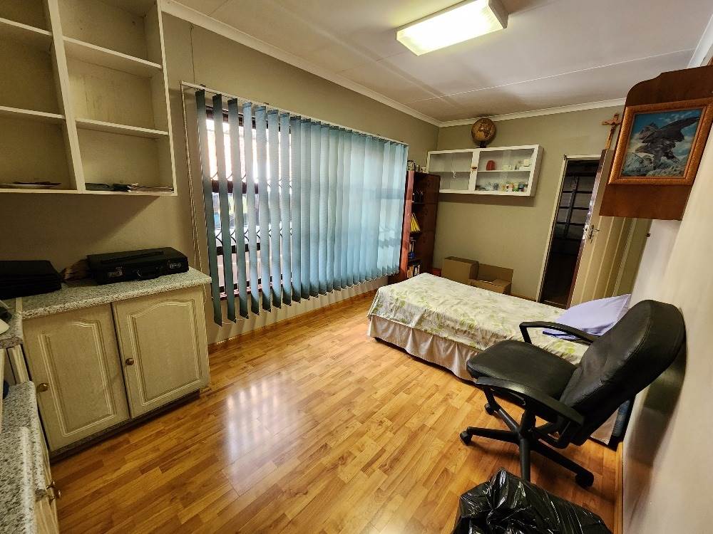 4 Bed House in Lenasia photo number 16