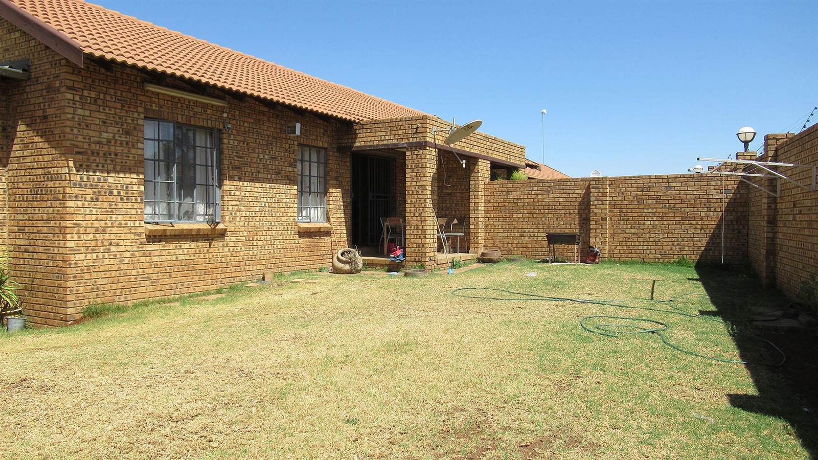 2 Bed Townhouse in Meyerton Central photo number 12