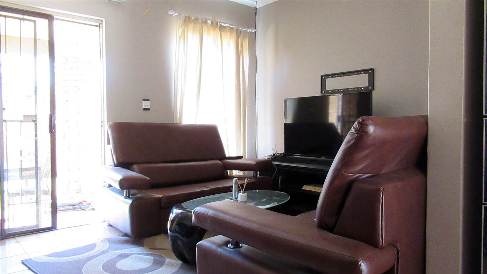 2 Bed Townhouse in Meyerton Central photo number 5
